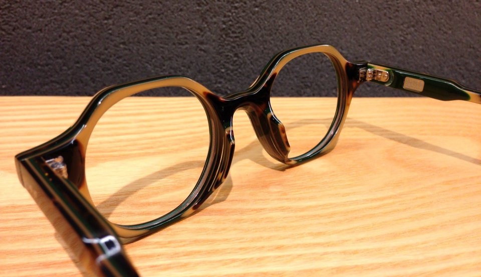 Charming + Glassesの画像